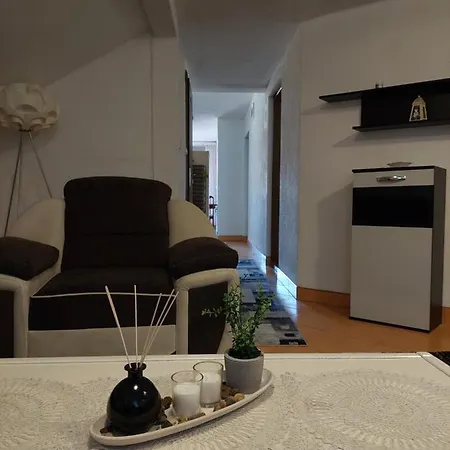 Em 2 Apartment *
