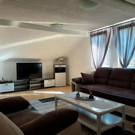 Apartment Em 2 Tuzla
