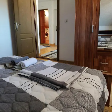 Apartment Em 2